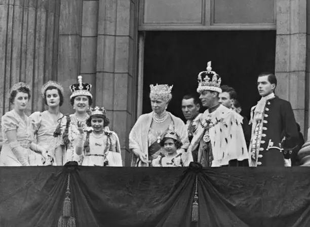 Perché la monarchia britannica ha il bisogno urgente di una guerra mondiale